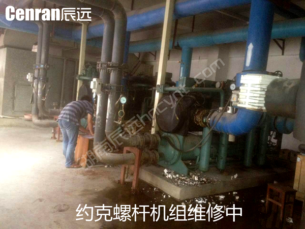 約克螺桿機組維修中